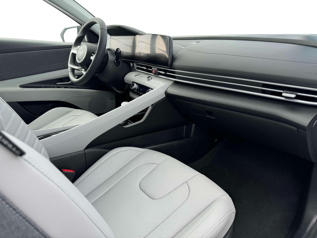 2025 Hyundai Elantra Limited - Photo 16