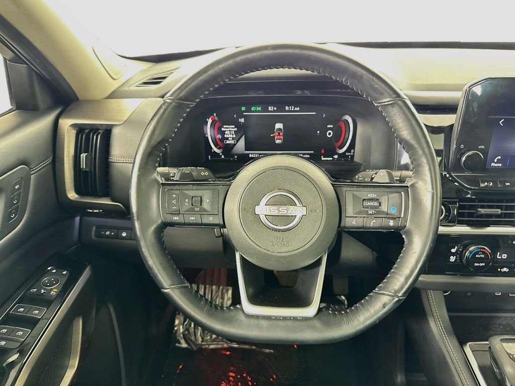 Used 2022 White Nissan Platinum image 11