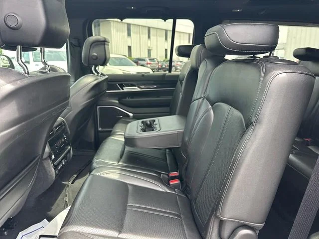 Used 2023 Black Jeep Base image 18