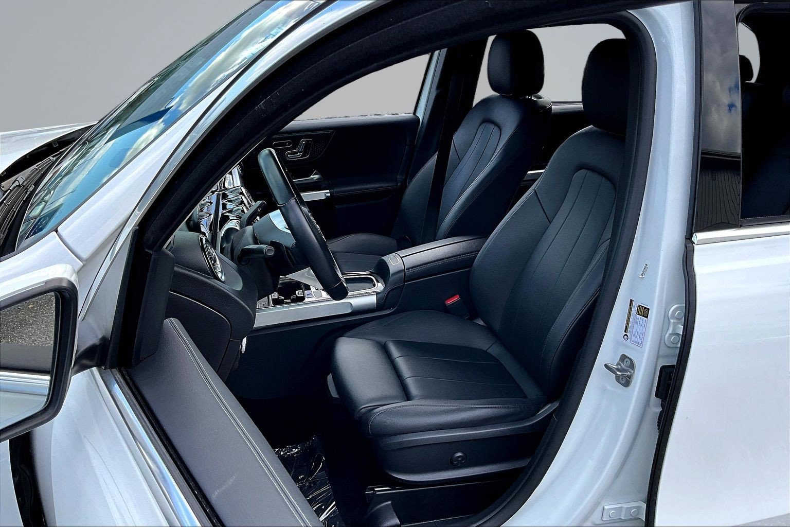 Used 2024 White Mercedes-Benz GLB 250 image 18