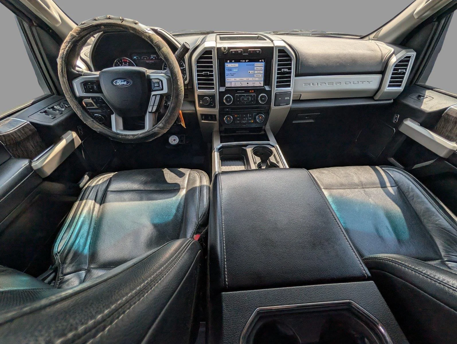 Used 2017 White Platinum Metallic Tri-Coat Ford Lariat image 30