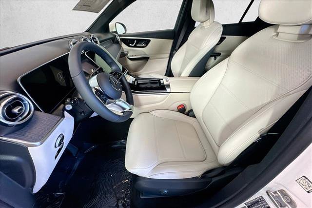 New 2026 Polar White Mercedes-Benz GLC 300 image 48