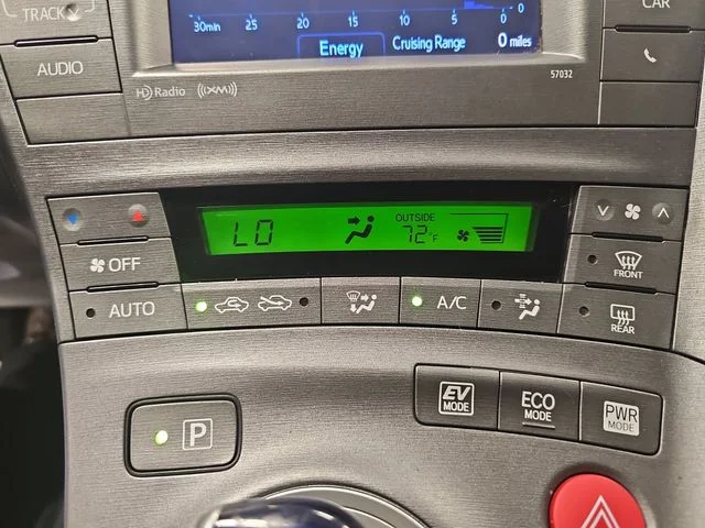 Used 2015 Silver Toyota Three image 24