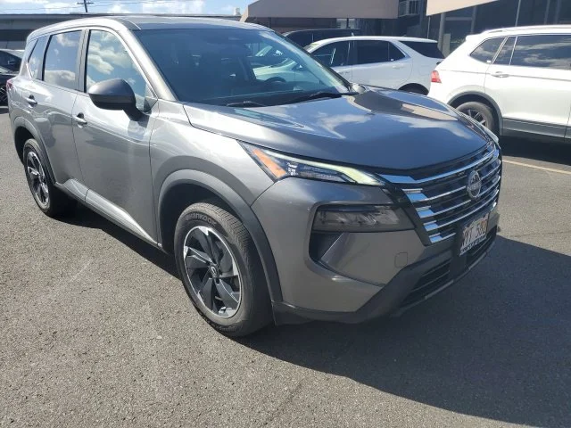 Used 2024 Gray Nissan SV image 8