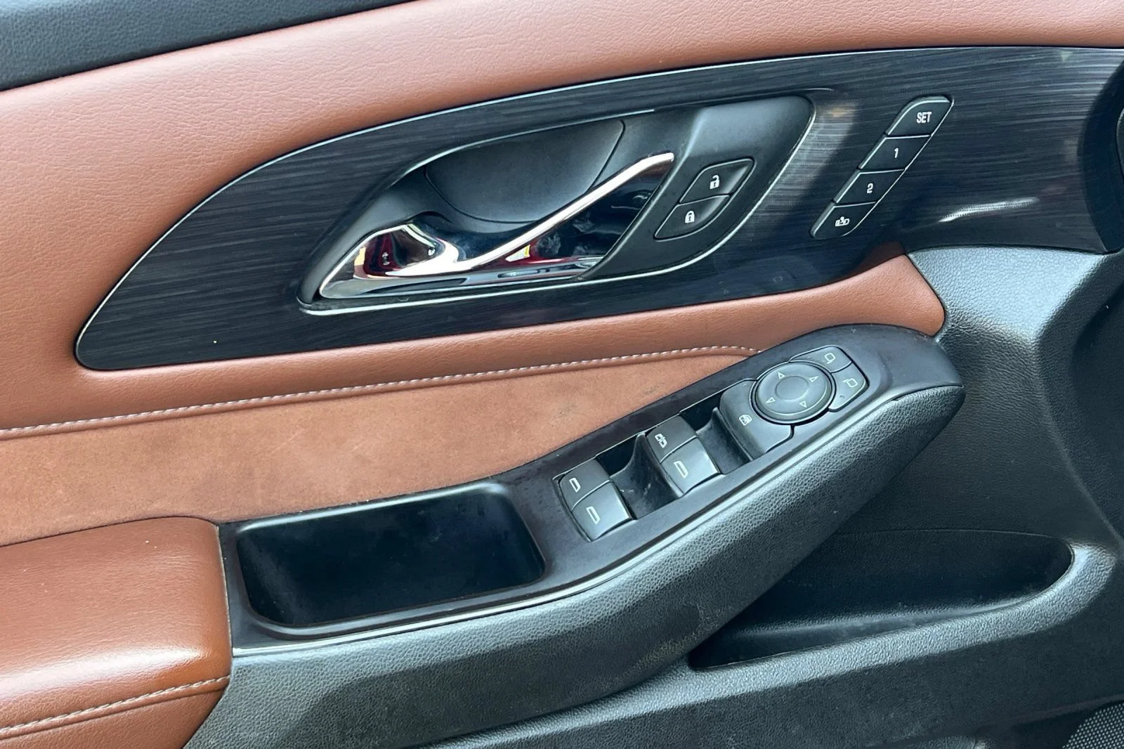 Used 2018 CAJUN RED TINTCOAT Chevrolet High Country image 11