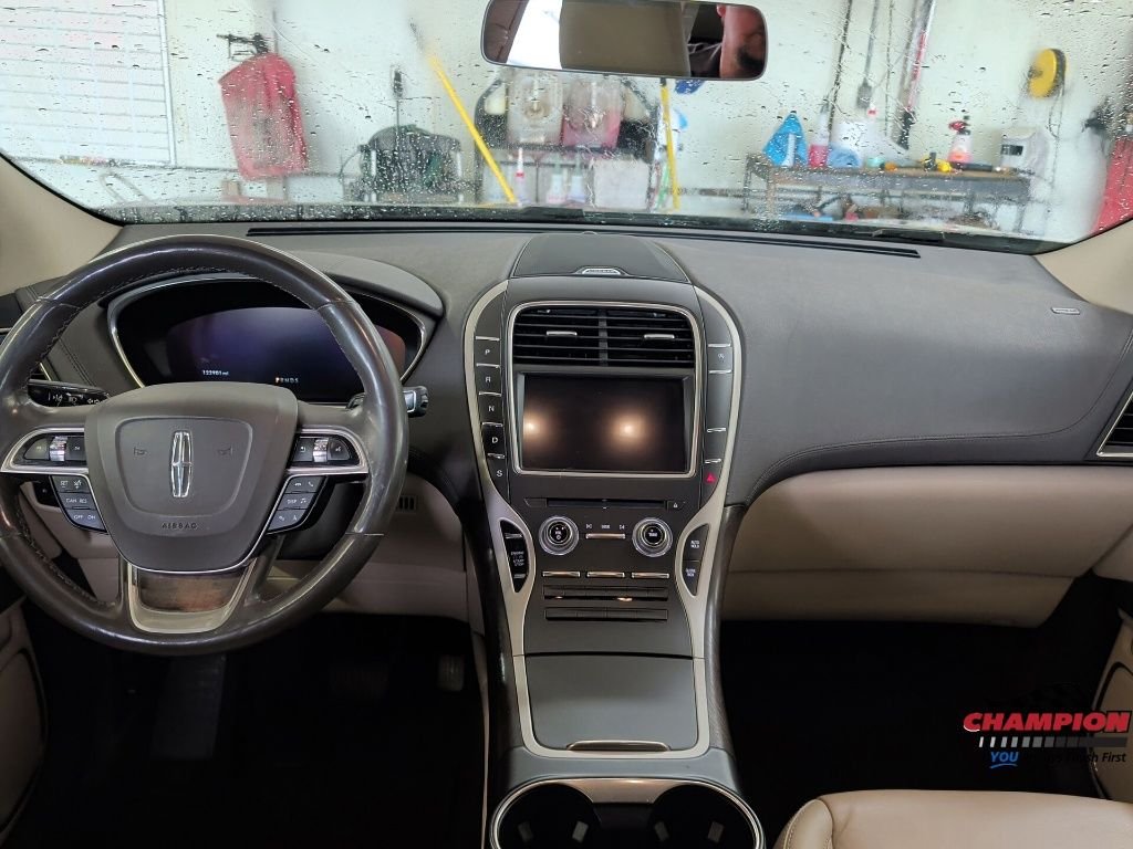 Used 2019 Brown Lincoln Select image 20