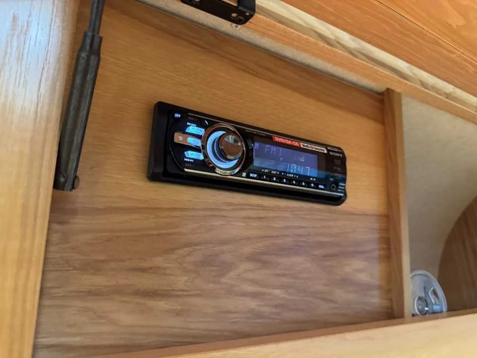 Used 2011 SILVER AIRSTREAM  image 34