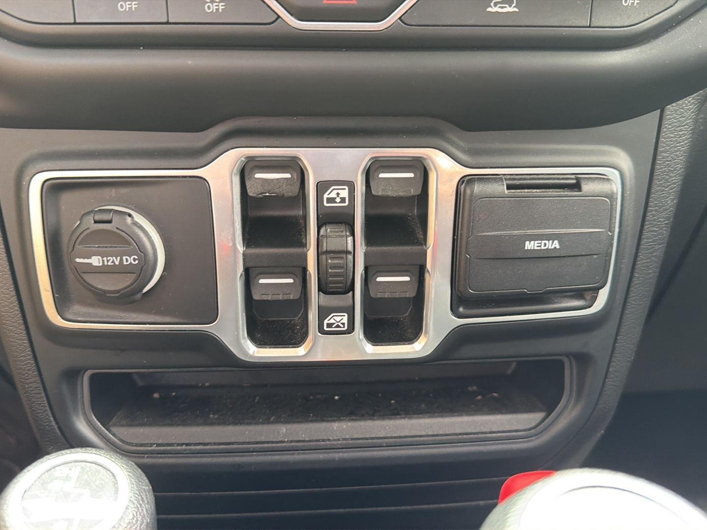 Used 2020 Bright White Clearcoat Jeep Sport S image 19
