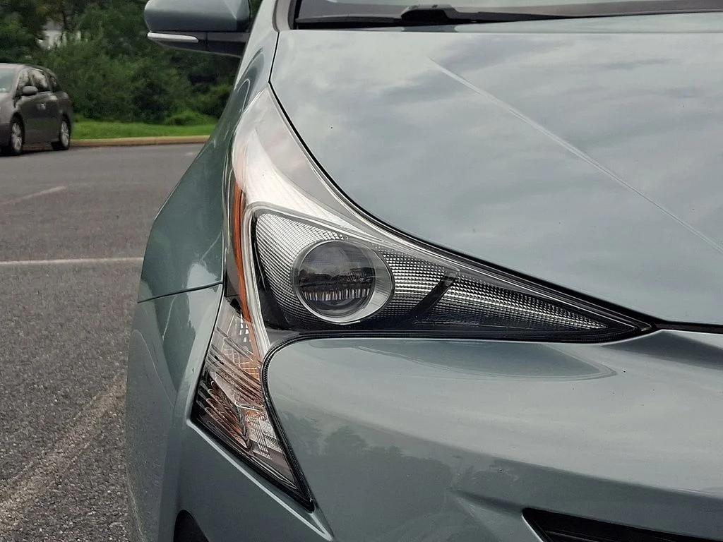 Certified Used 2018 Beige Toyota Three image 9