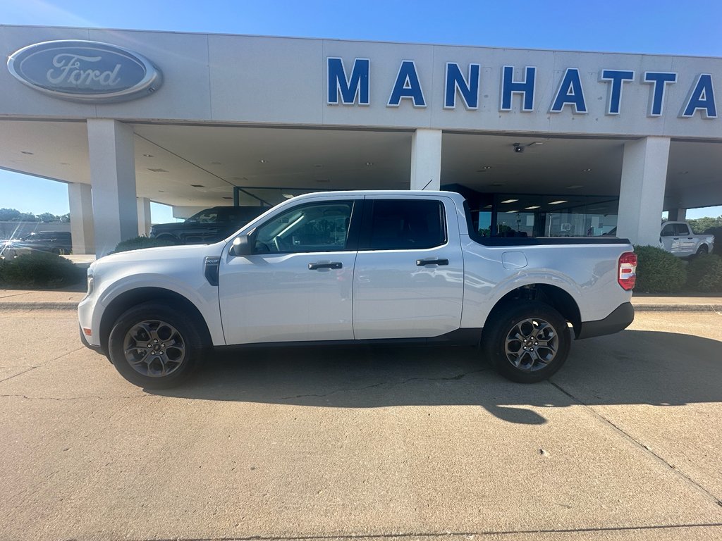 New 2025 Space White Metallic Ford XLT image 2