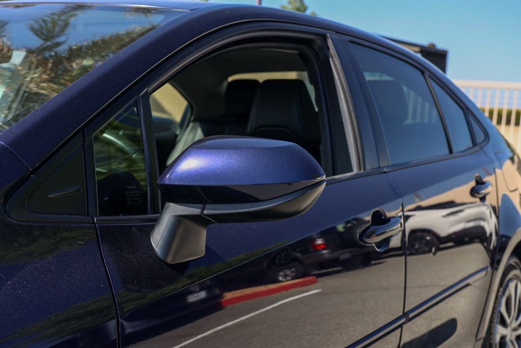 Used 2022  Toyota LE image 12