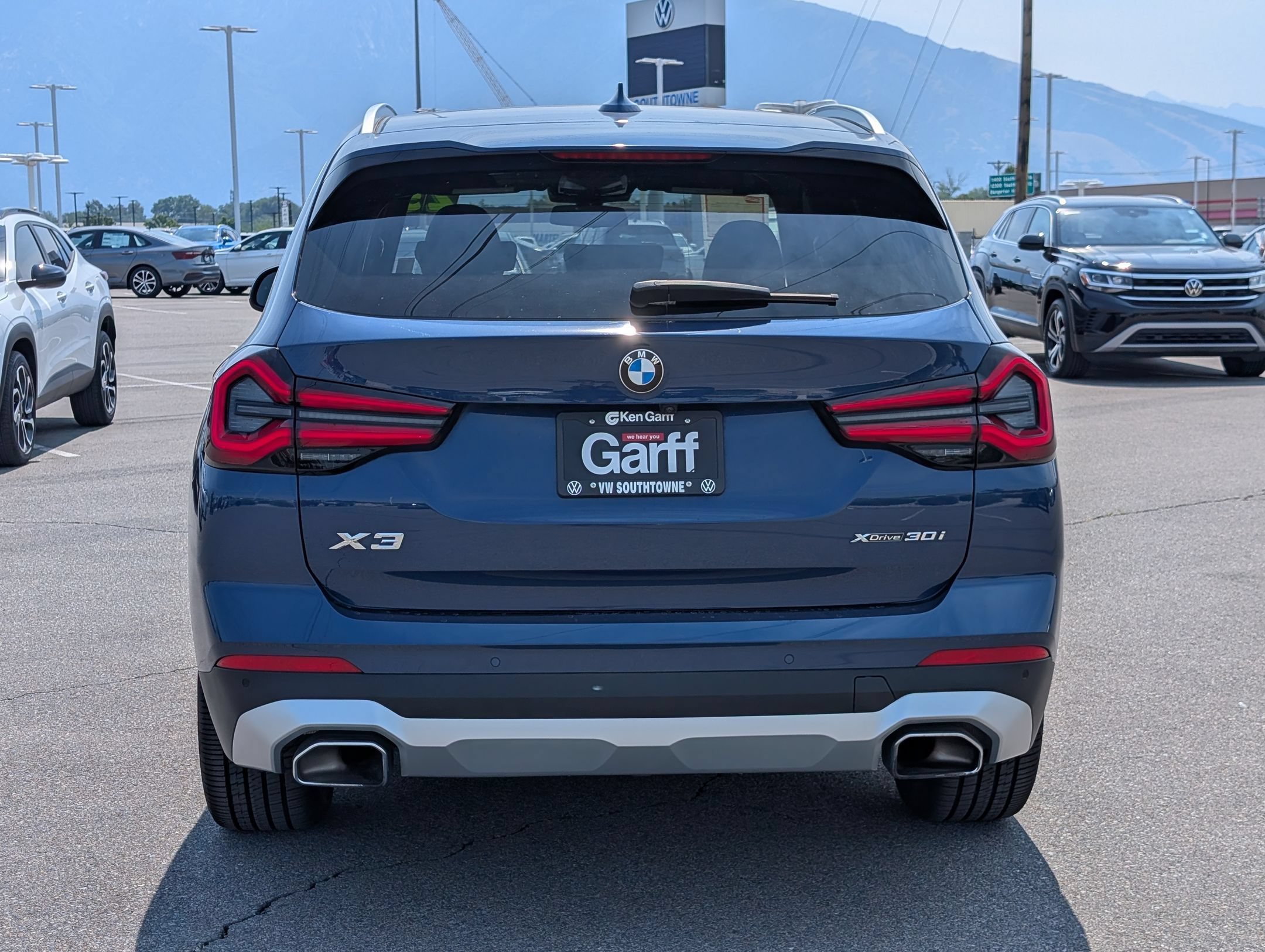 Used 2023 Phytonic Blue Metallic BMW xDrive30i image 4