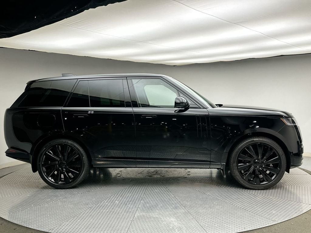New 2026 Narvik Black Land Rover SV image 4