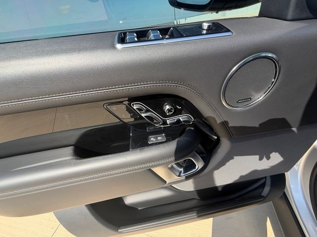 Used 2019 Silver Land Rover 5.0L V8 Supercharged image 11