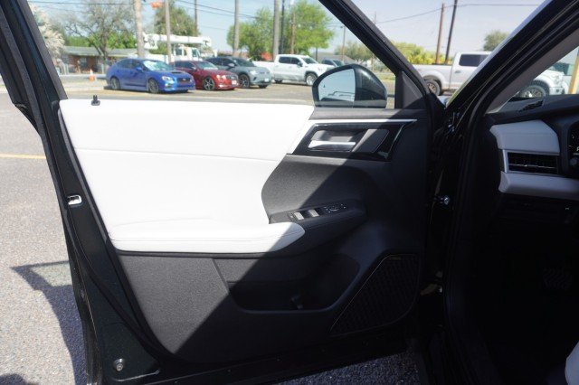 New 2025 Black Diamond Mitsubishi SE image 16