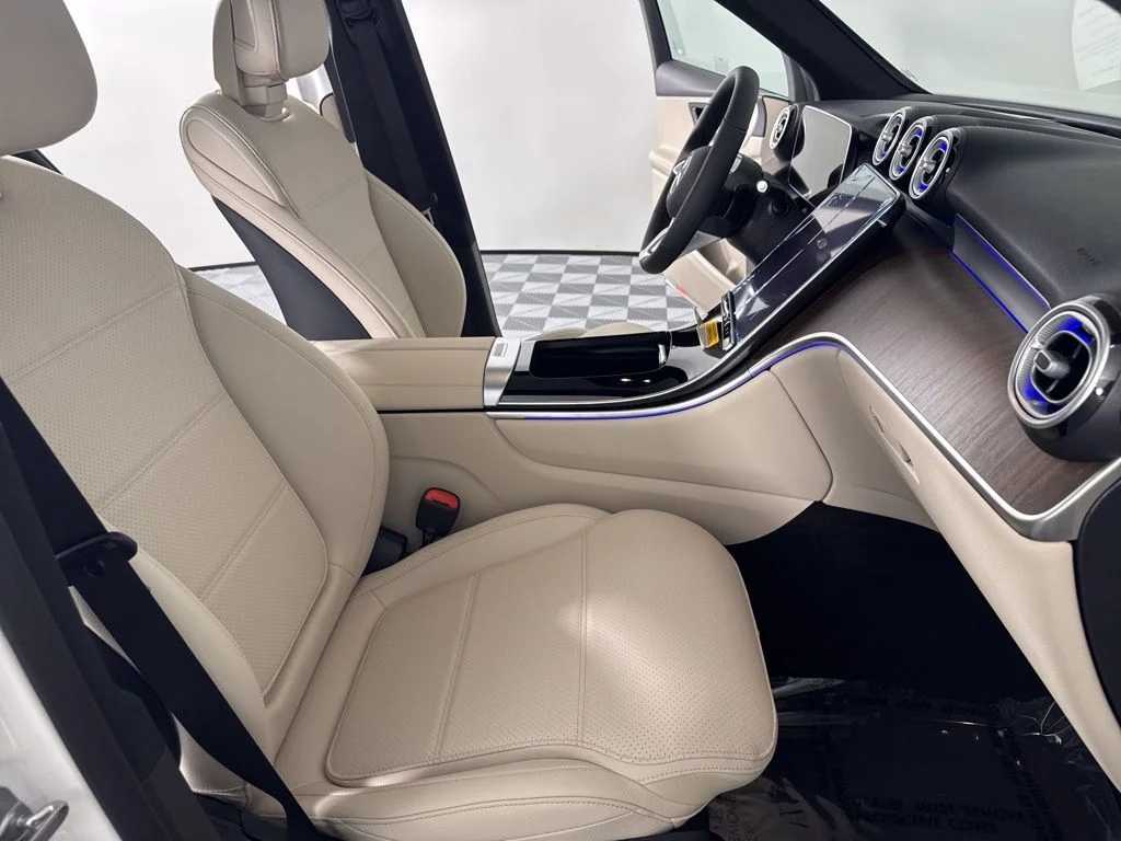 New 2026 White Mercedes-Benz GLC 300 image 15