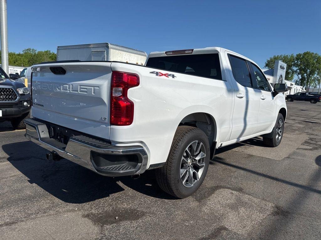 Used 2024 Summit White Chevrolet LT image 10
