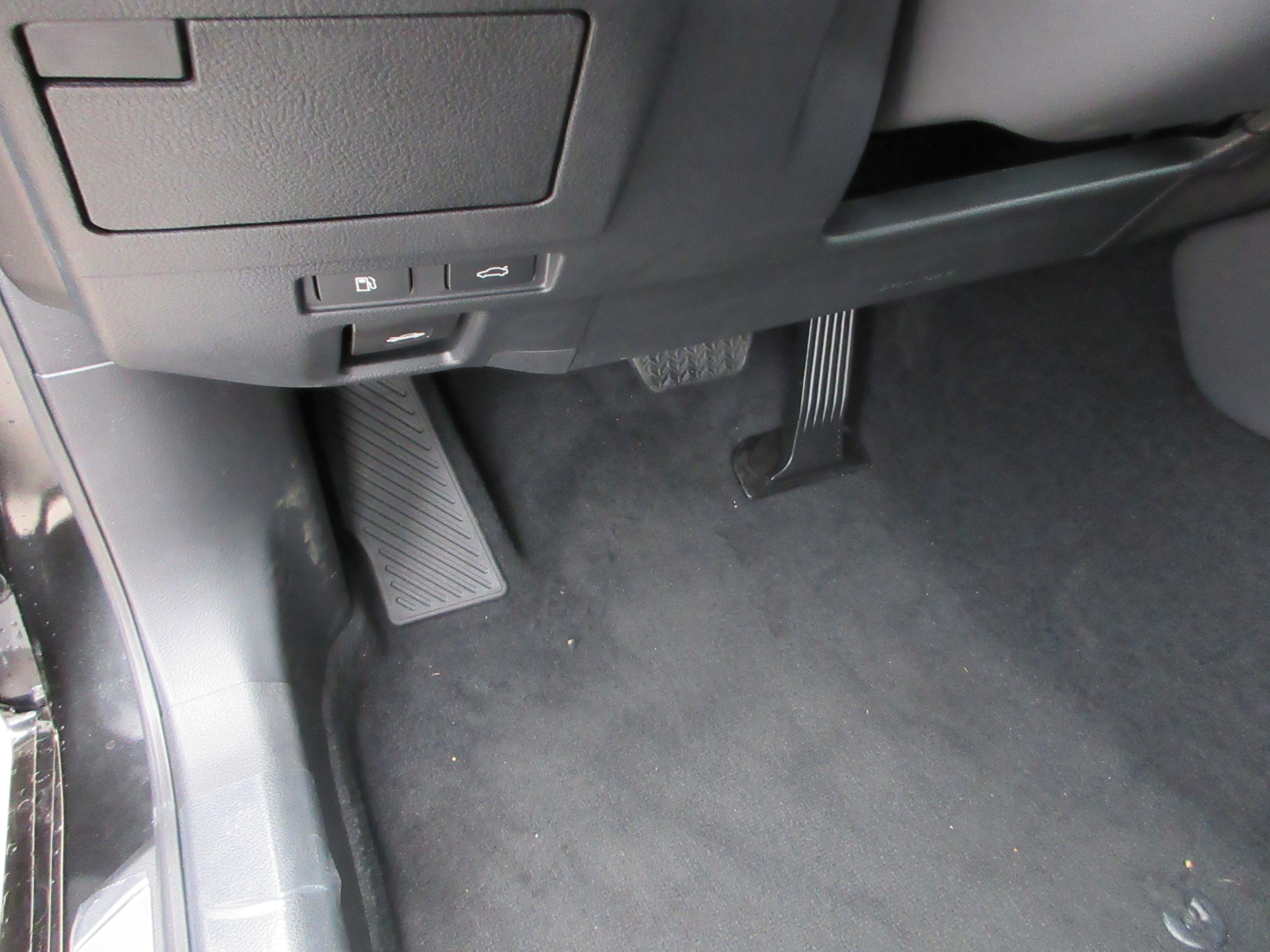 2025 Lexus ES 350 - Photo 28