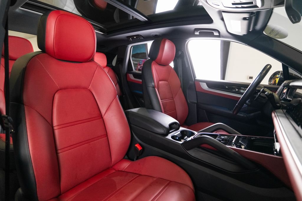 Used 2025  Porsche Base image 16