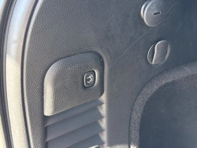 Used 2019 White Jeep Altitude image 11