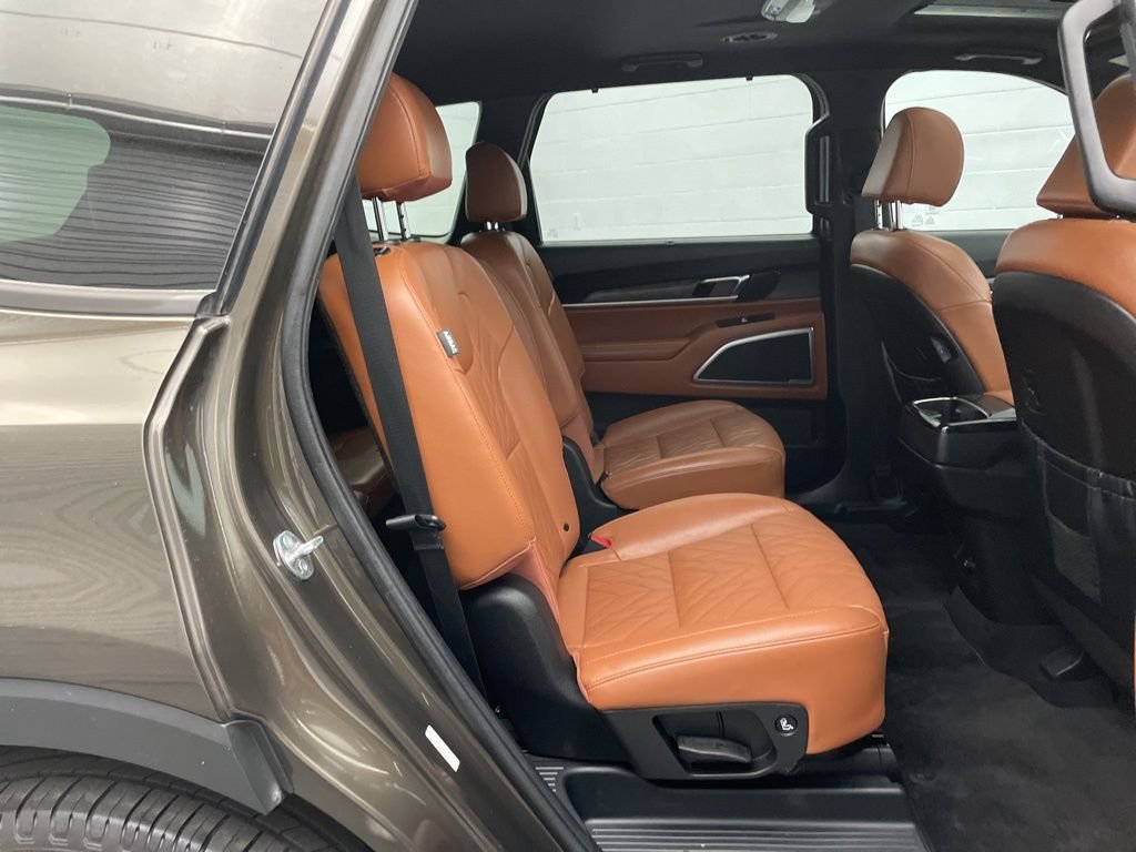 Used 2024 Green Kia EX X-Line image 29