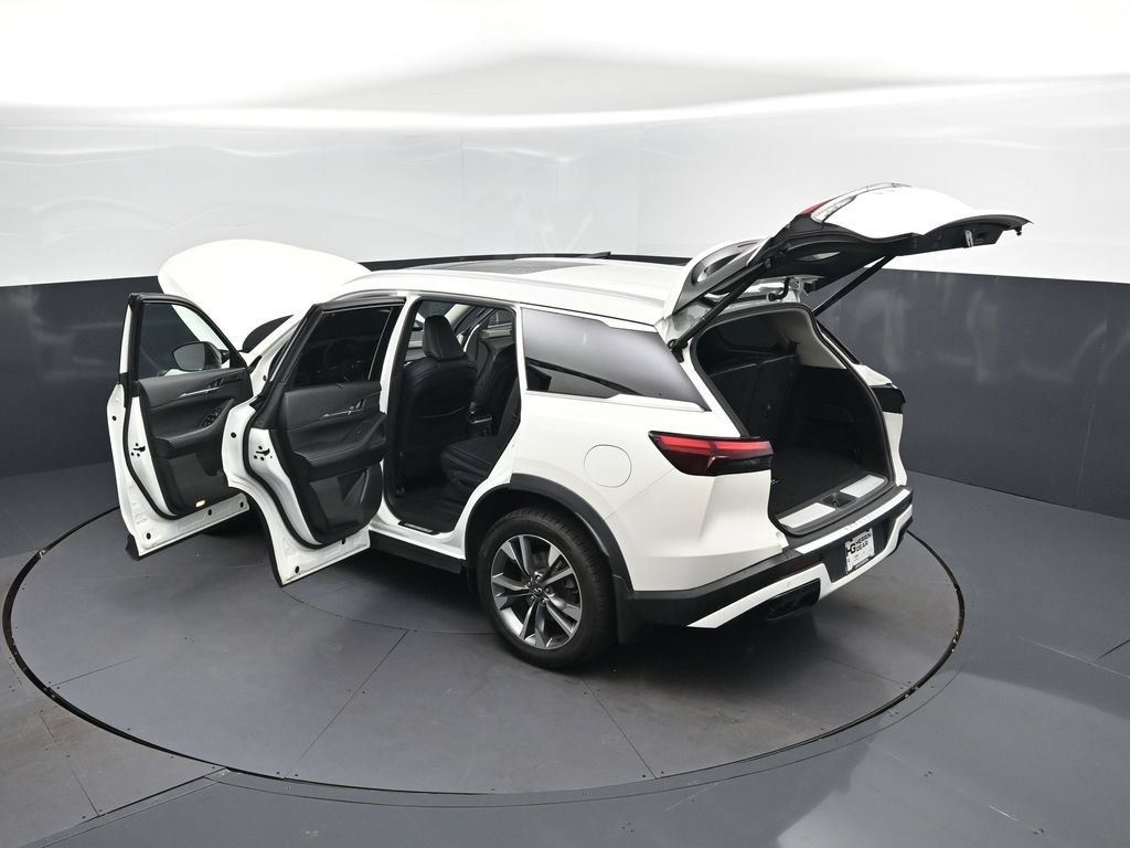 Certified Used 2023 White INFINITI LUXE image 2