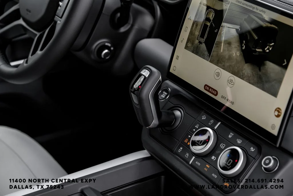 New 2026 Santorini Black Metallic Land Rover X-Dynamic SE image 24