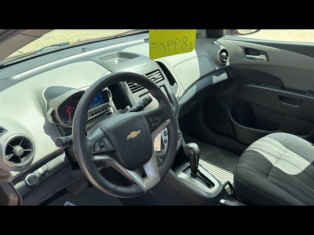 Used 2016 CRYSTAL RED TINTCOAT Chevrolet LT image 9
