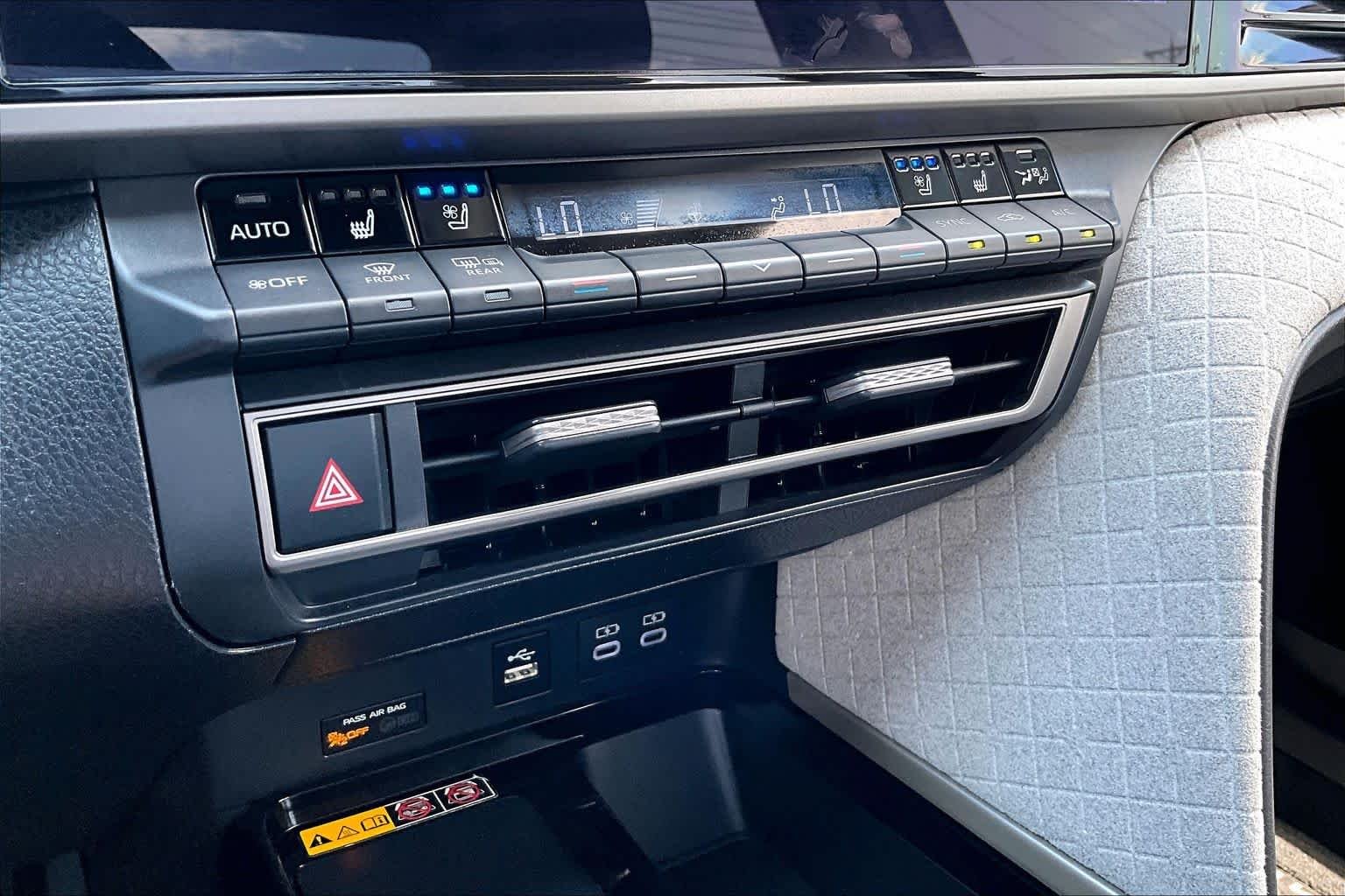 Used 2025 UNDERGROUND Toyota XLE image 35