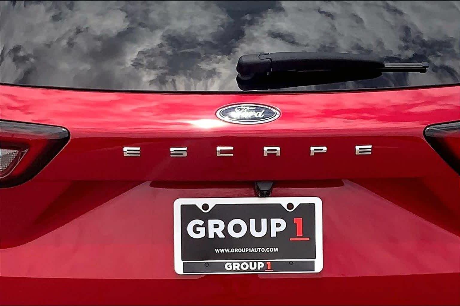 Used 2024 Rapid Red Metallic Tinted Clearcoat Ford ST-Line image 31