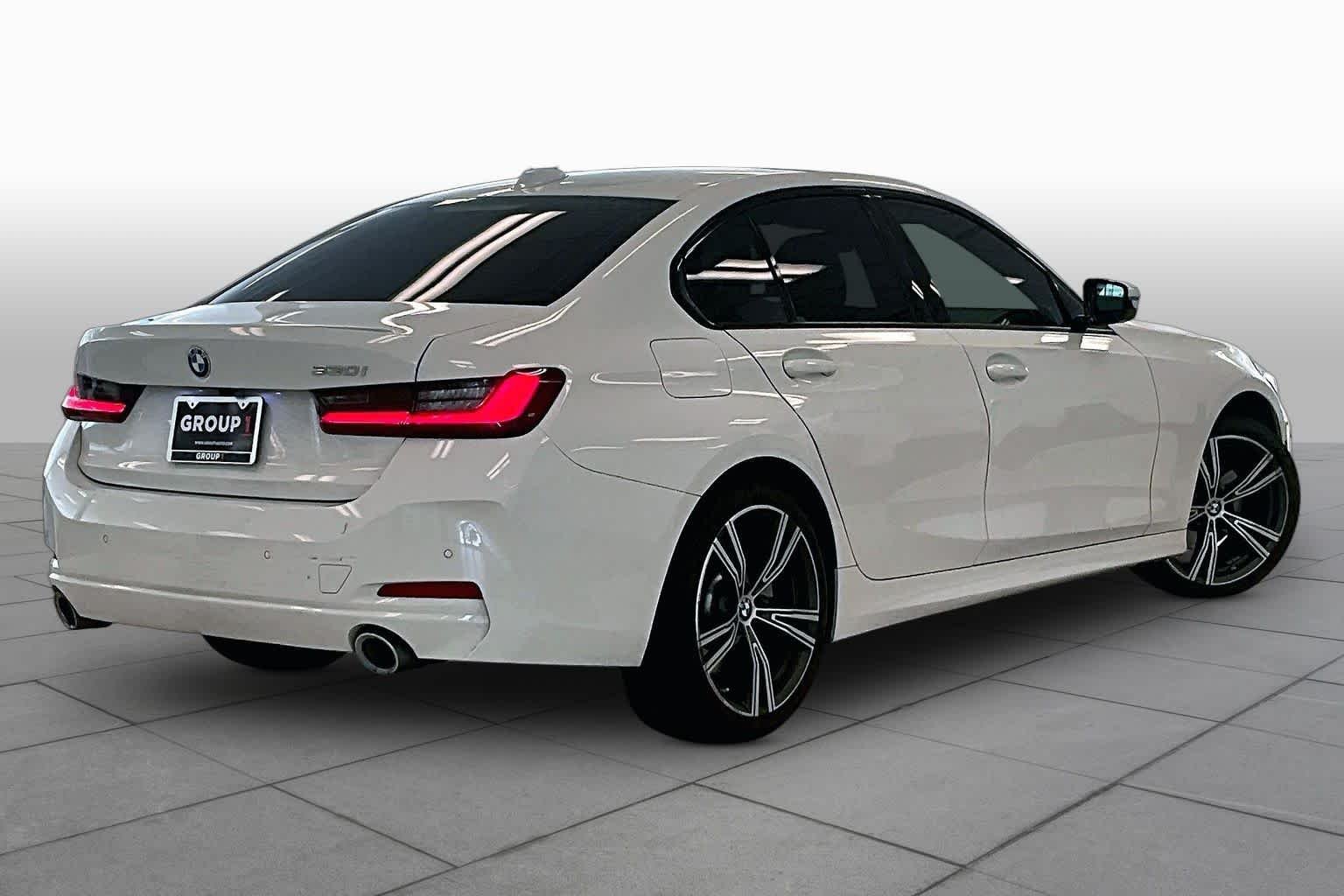 Used 2023 Alpine White BMW 330i image 11