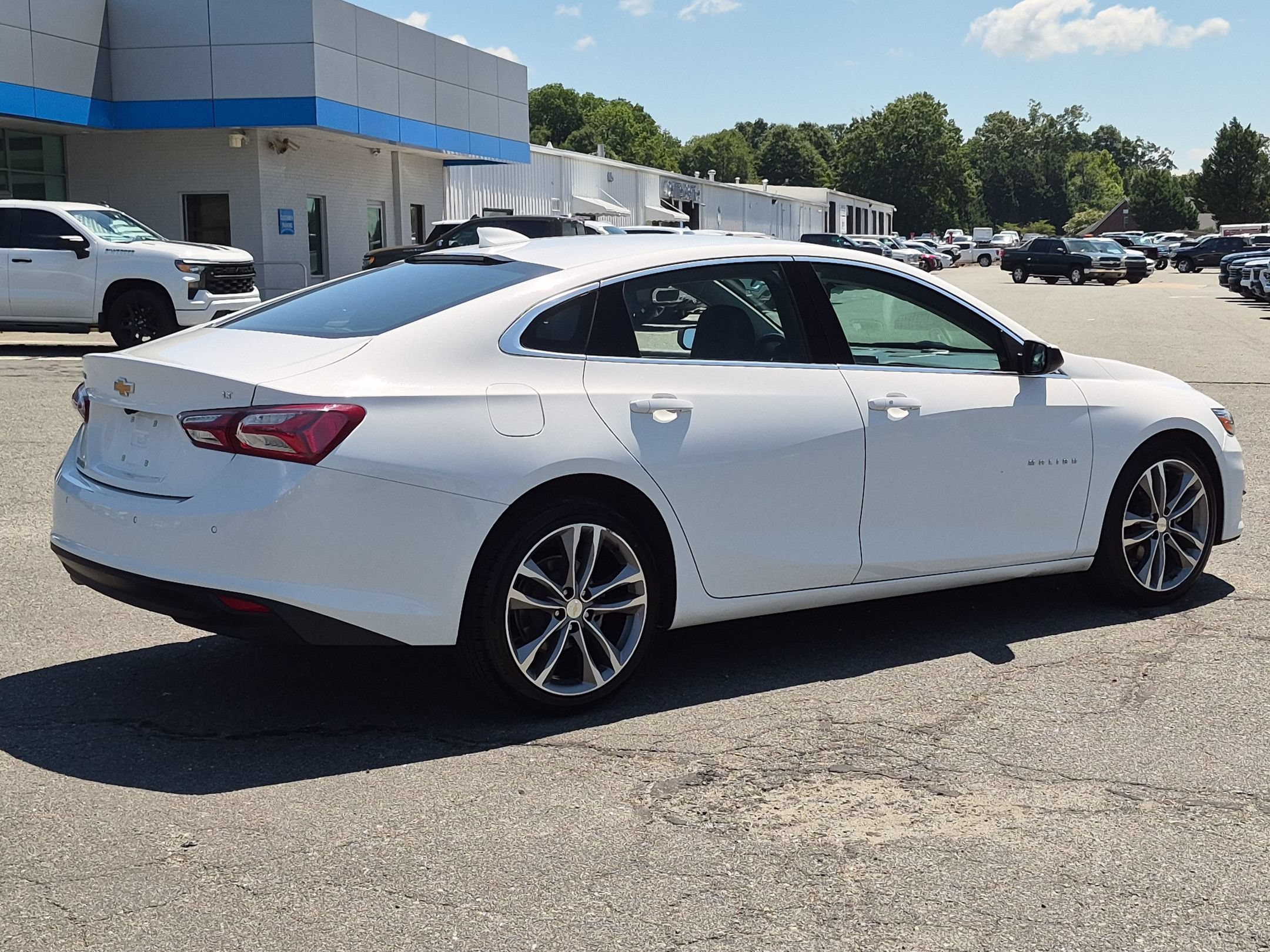 Used 2024 Summit White Chevrolet 2LT image 5