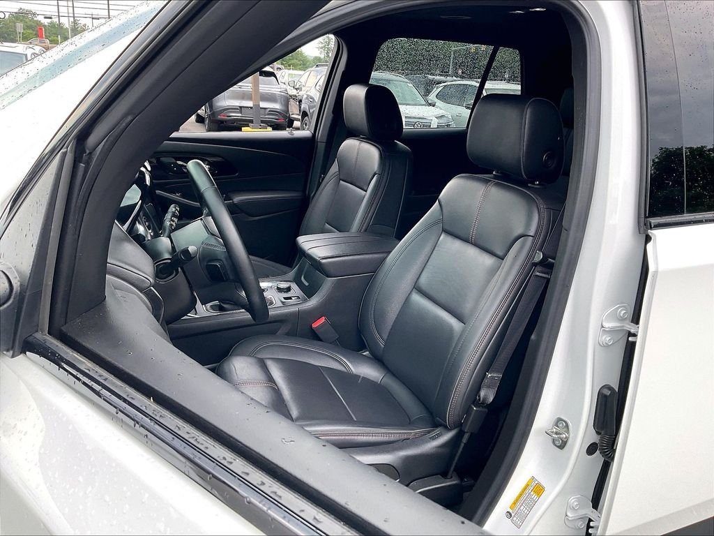 Used 2023 Summit White Chevrolet RS image 9