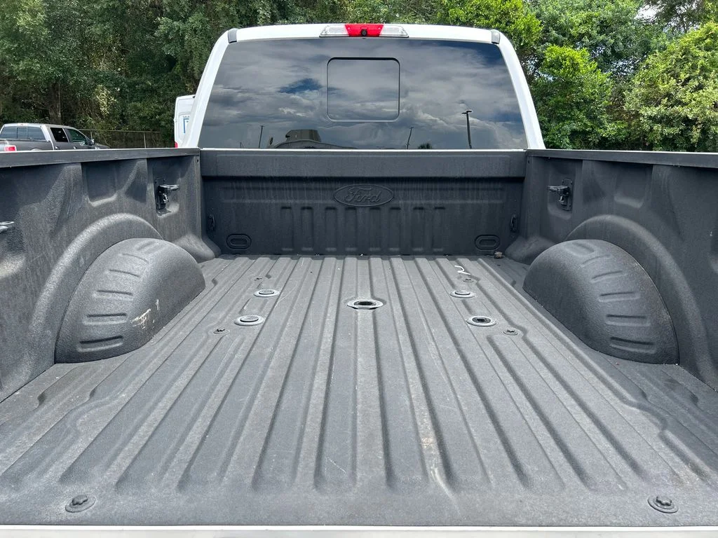 Used 2019 White Ford Lariat image 16