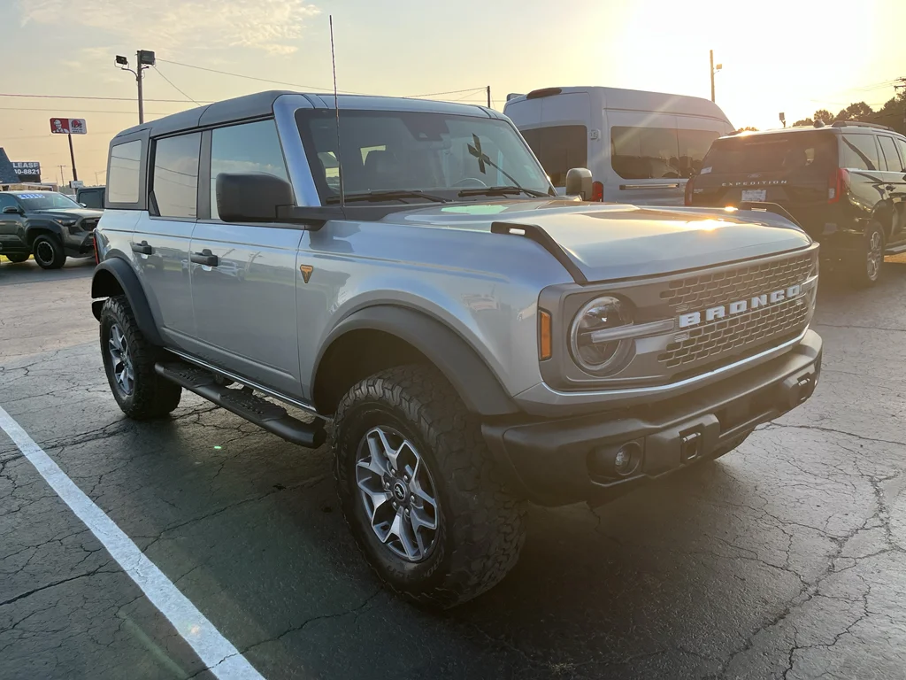 Used 2023 Iconic Silver Metallic Ford Badlands image 3