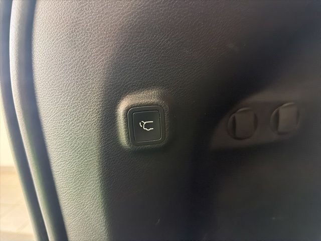Certified Used 2020 White Jeep Latitude Plus image 8
