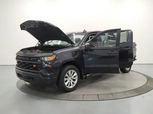 Used 2022 Gray Chevrolet Custom image 12