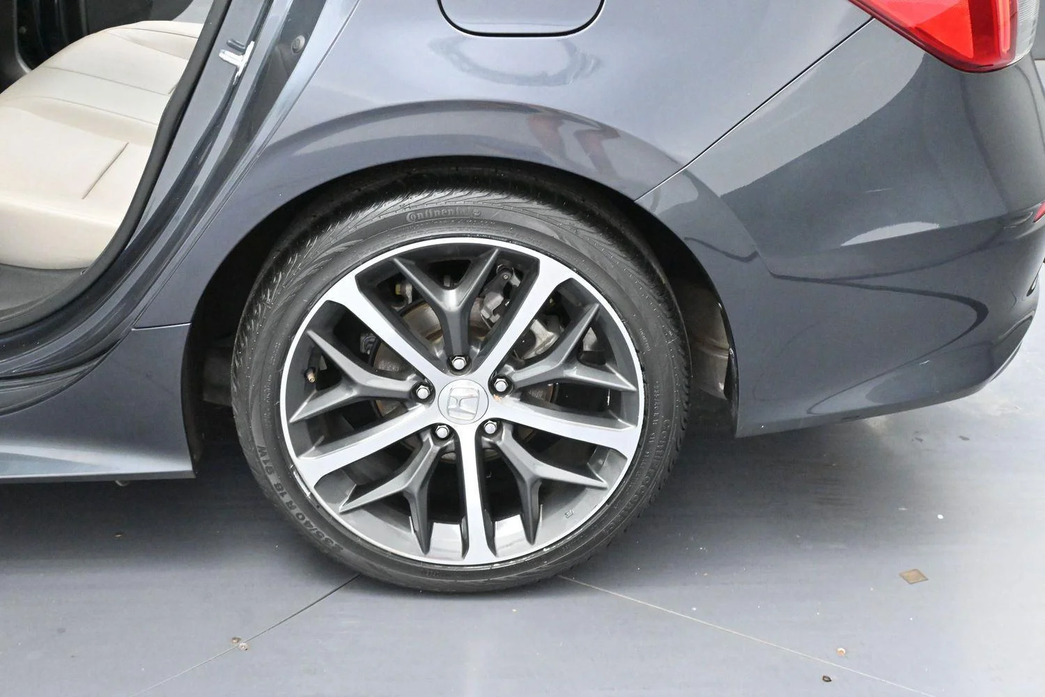 Used 2024 Meteorite Gray Metallic Honda Touring image 37