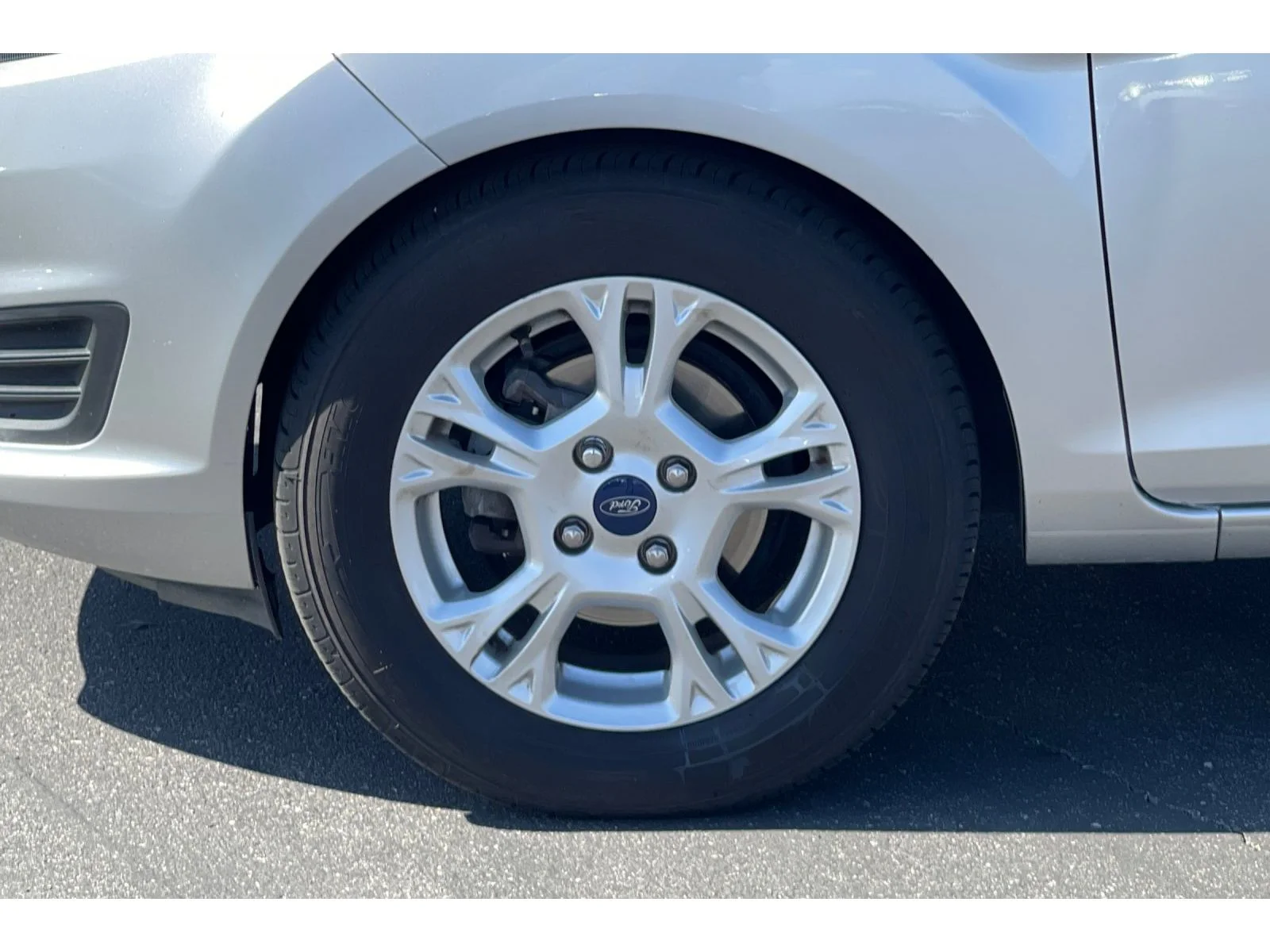 Used 2014 Ingot Silver Metallic Ford SE image 11