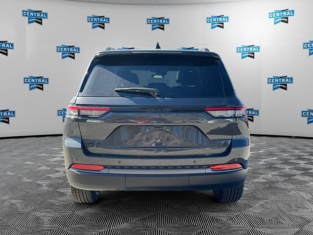 New 2026 Baltic Gray Metallic Clear-Coat Exterior Paint Jeep Laredo Altitude image 4