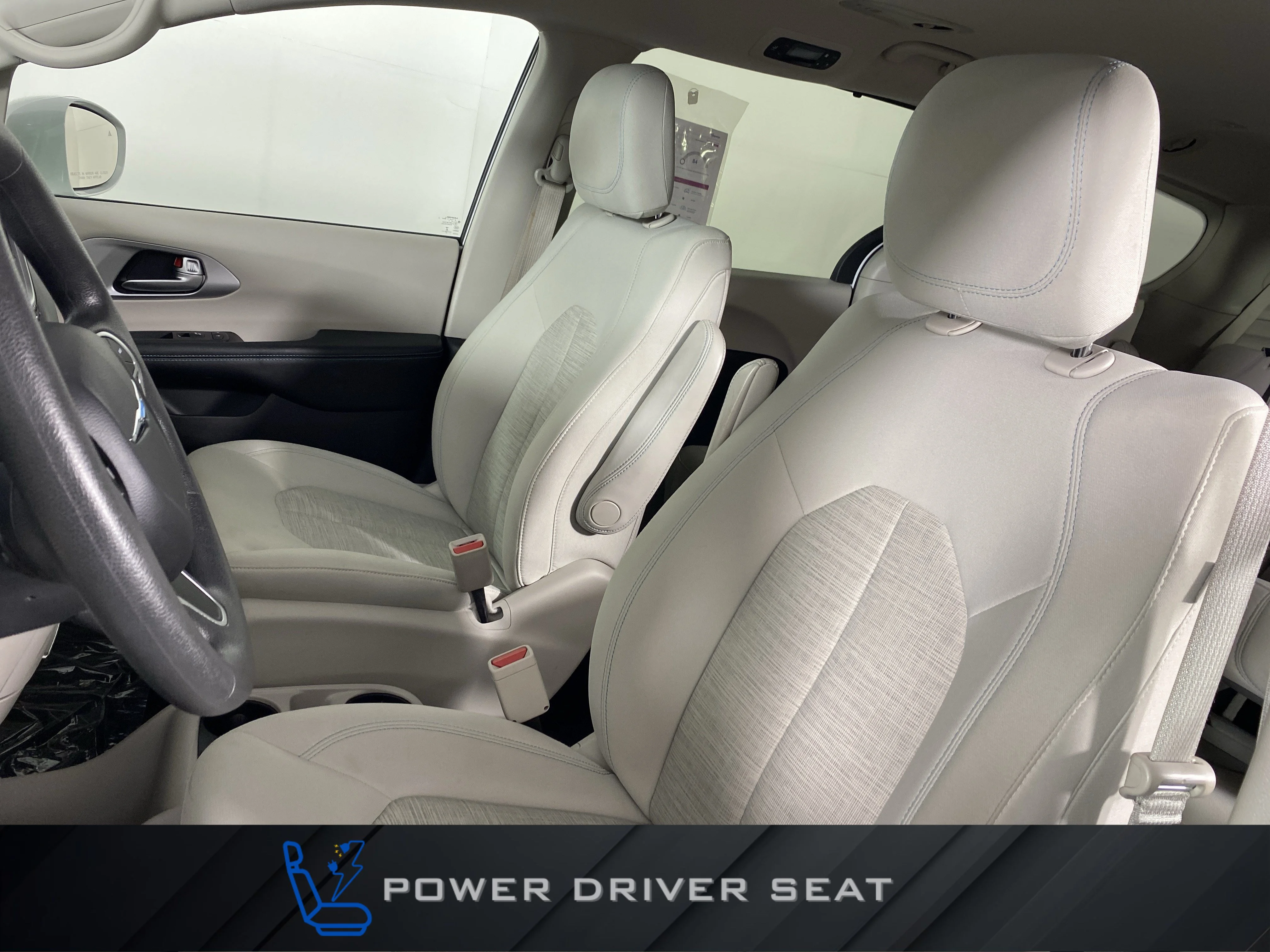Used 2018 Bright White Clearcoat Chrysler Hybrid Touring Plus image 15