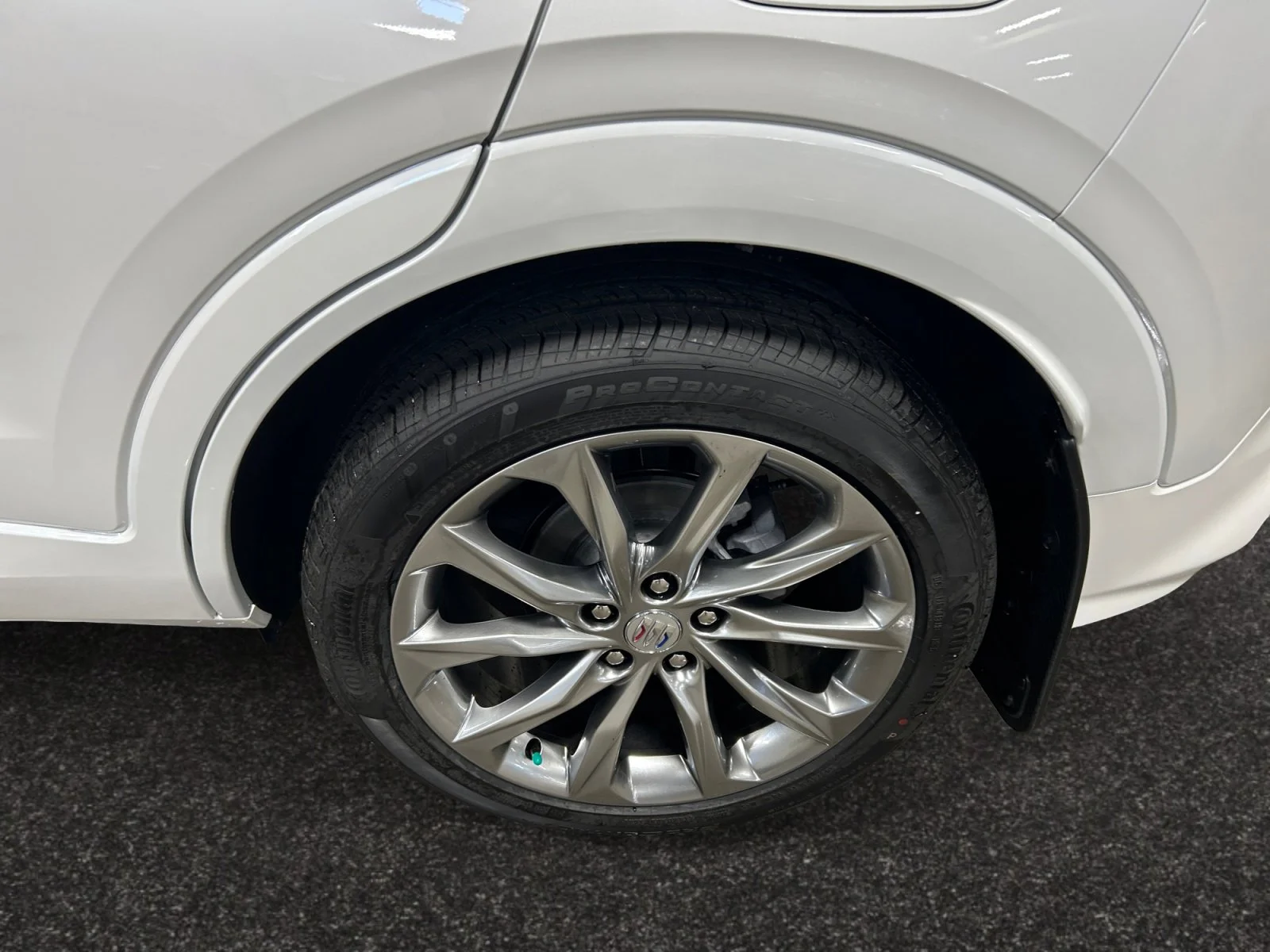 New 2026 White Frost Tricoat Buick Avenir AWD image 9