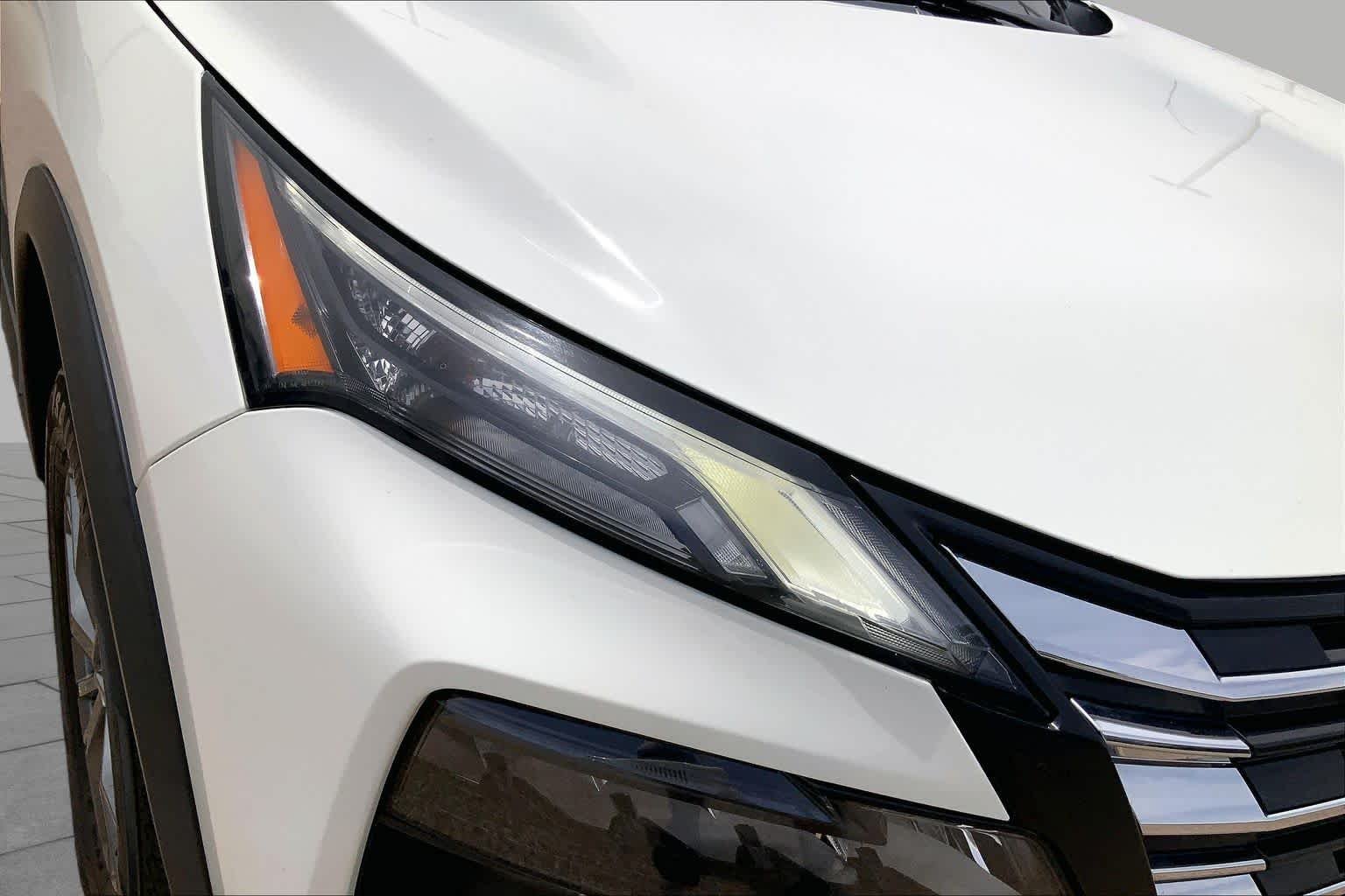 Used 2024 Glacier White Nissan S image 33