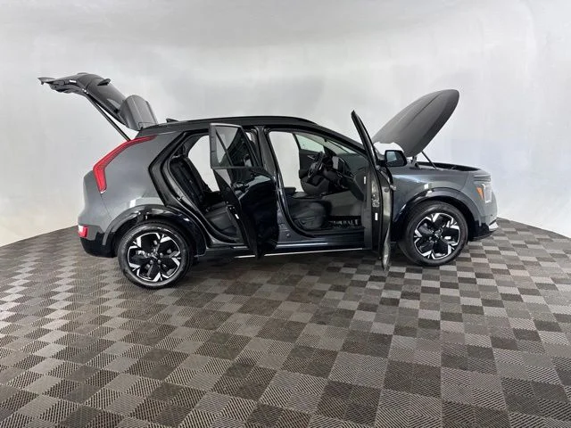 Used 2023 Gray Kia Wind image 15