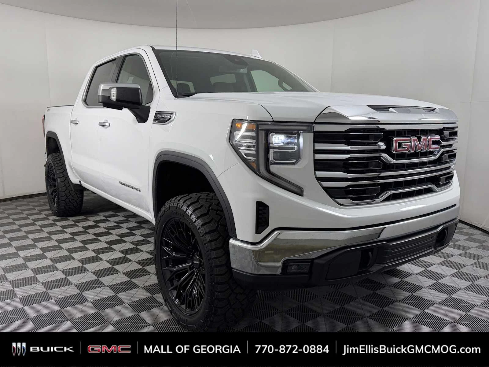 2025 GMC Sierra 4WD Crew Cab Short Box SLT's photo