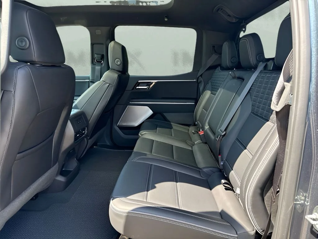Used 2025 Blue GMC Denali image 33