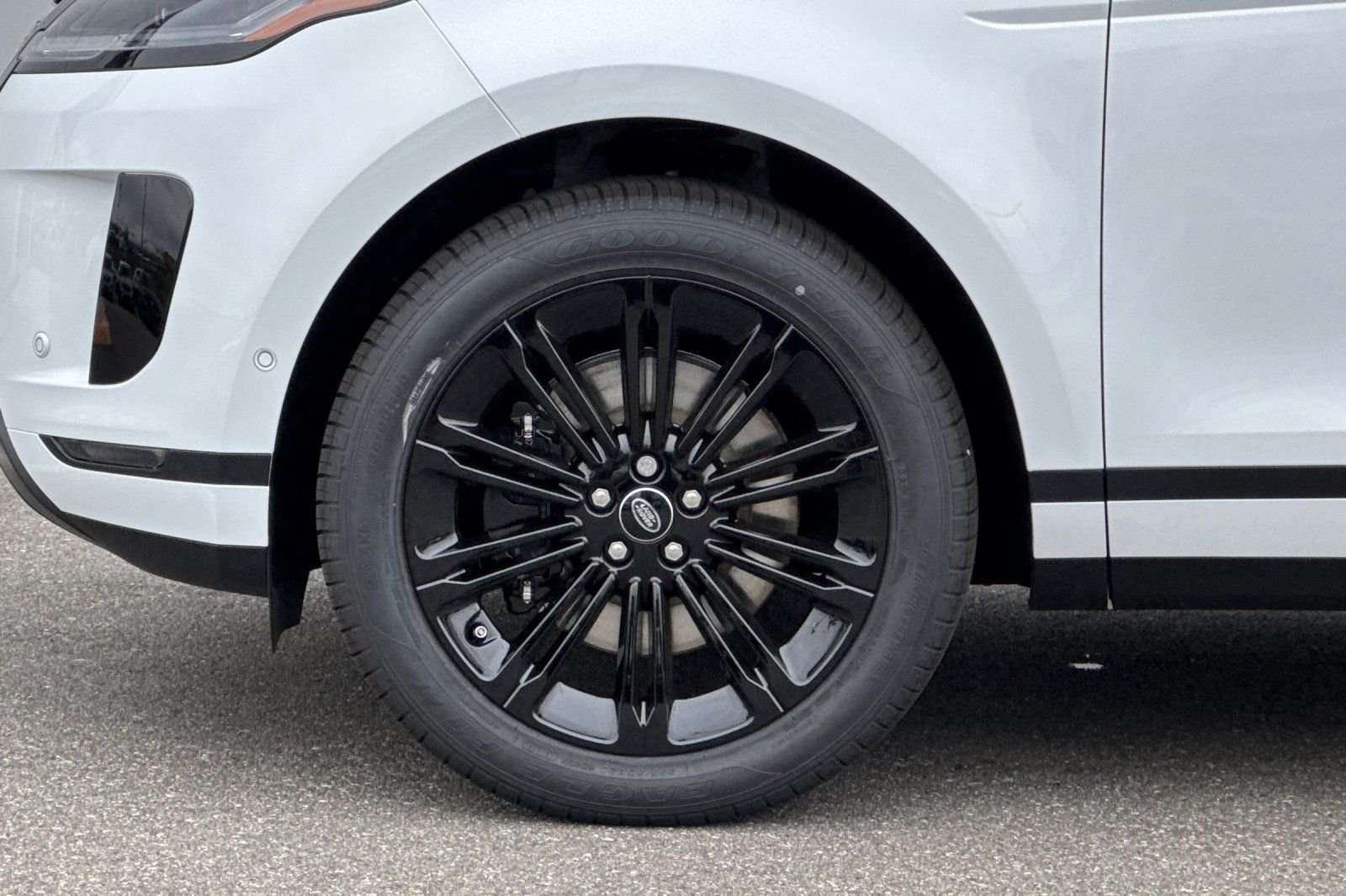 New 2026 Fuji White Land Rover S image 32