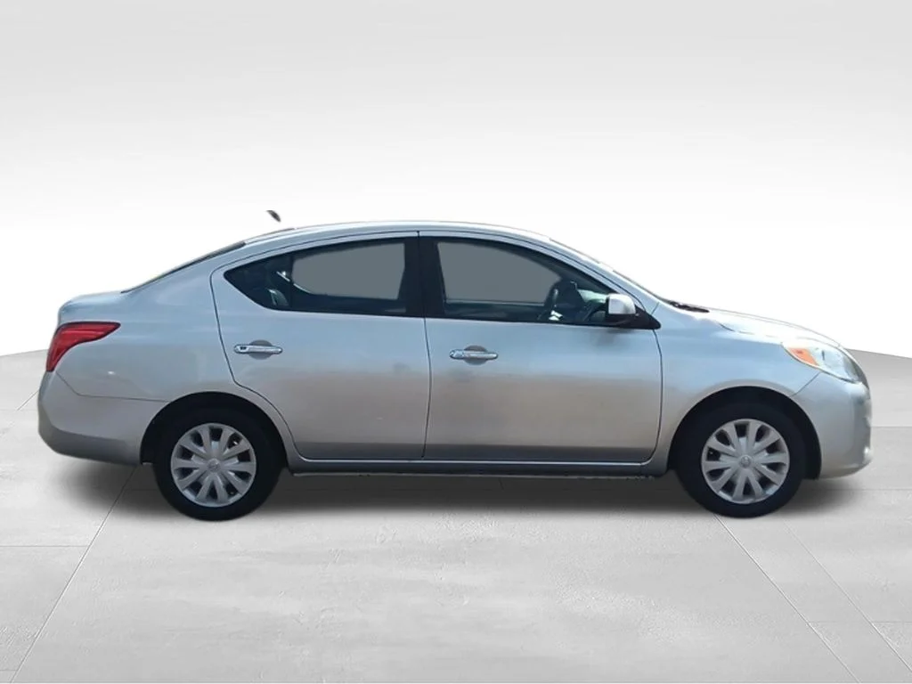 Used 2012 Brilliant Silver Metallic Nissan 1.6 SV image 8