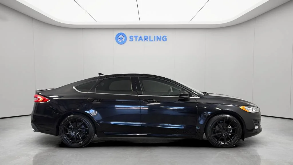 Used 2019  Ford SE image 11