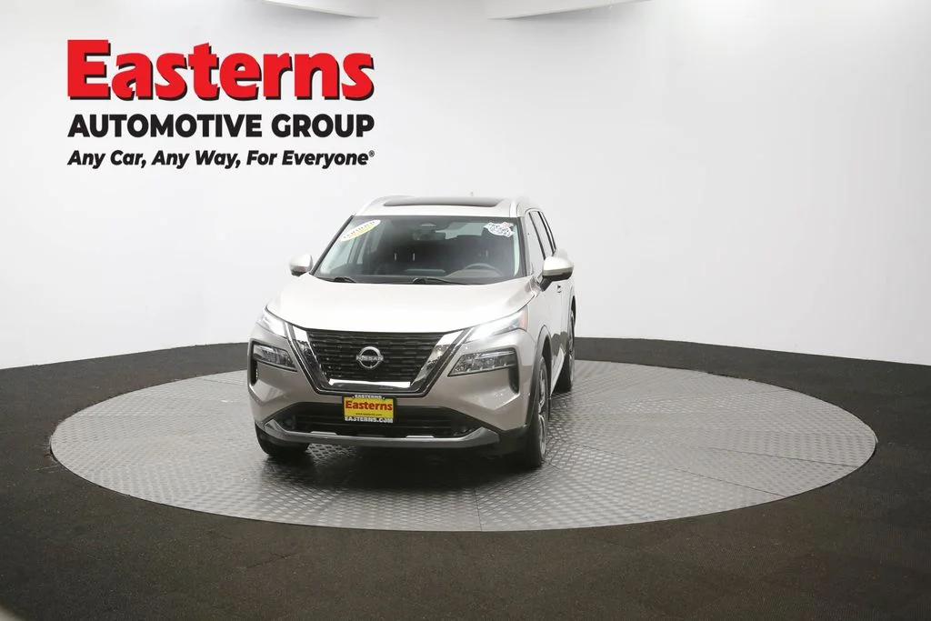 Used 2022 Silver Nissan SL image 51